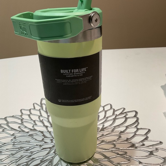 🐝 NWT Stanley Flip Straw Tumbler - Green/Yellow, 30oz - Picture 5 of 8